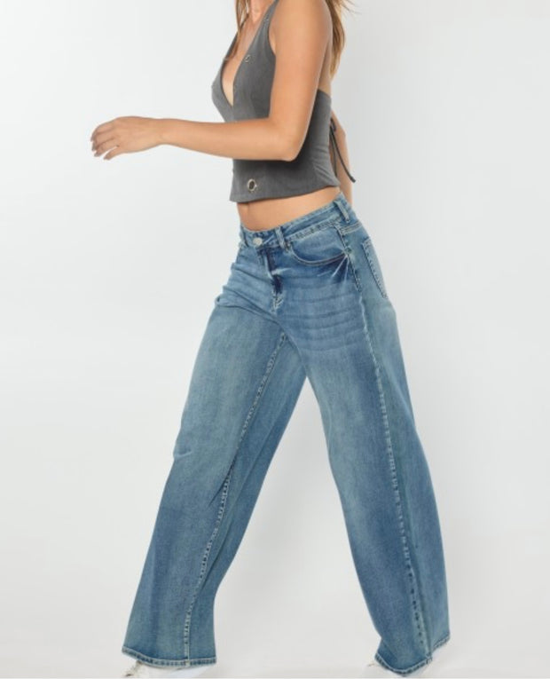 Mid Waist Baggy Wide Leg Jeans in Medium Wash