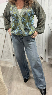 Mid Waist Baggy Wide Leg Jeans in Medium Wash